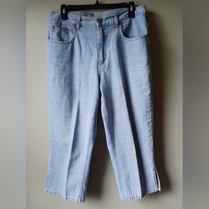Bill Blass Light Wash Denim Capri Pants